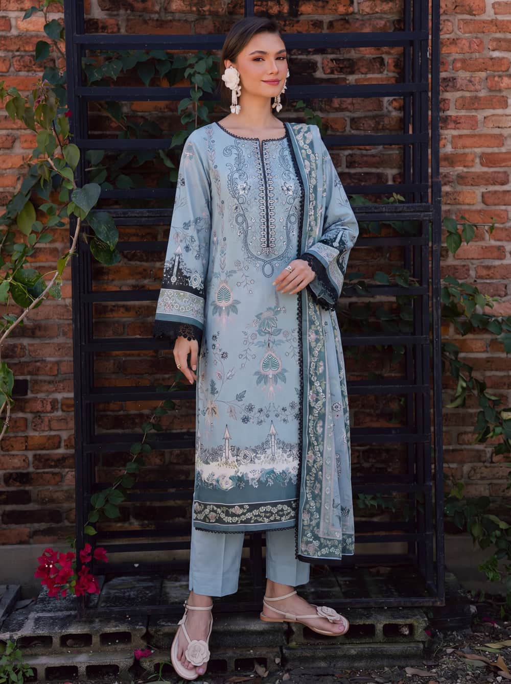 SAFWA PARAHA VOL 44 3 Piece Lawn collection BTM109