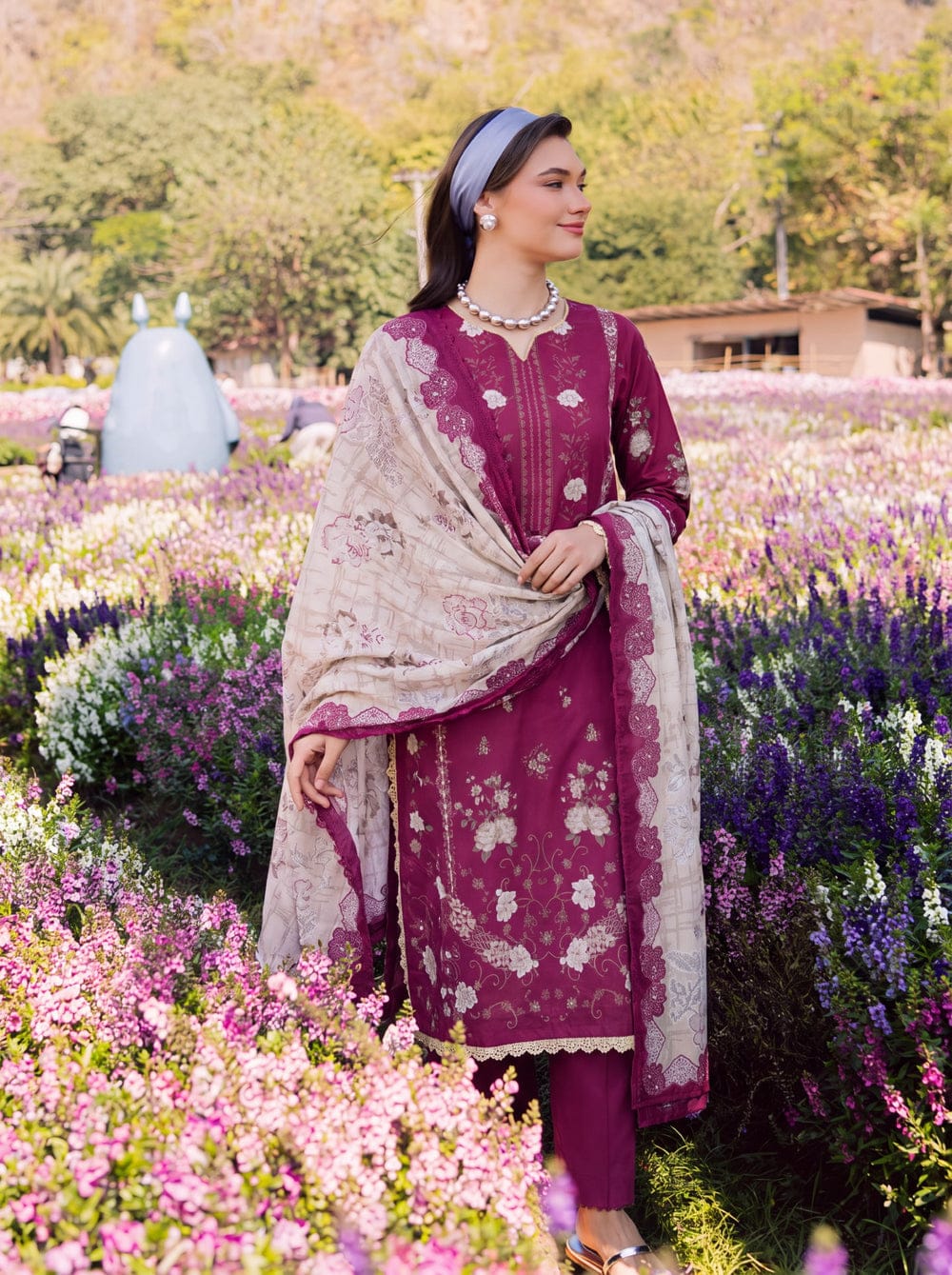 SAFWA PARAHA VOL 44 3 Piece Lawn collection BTM101 - image 1 of 3