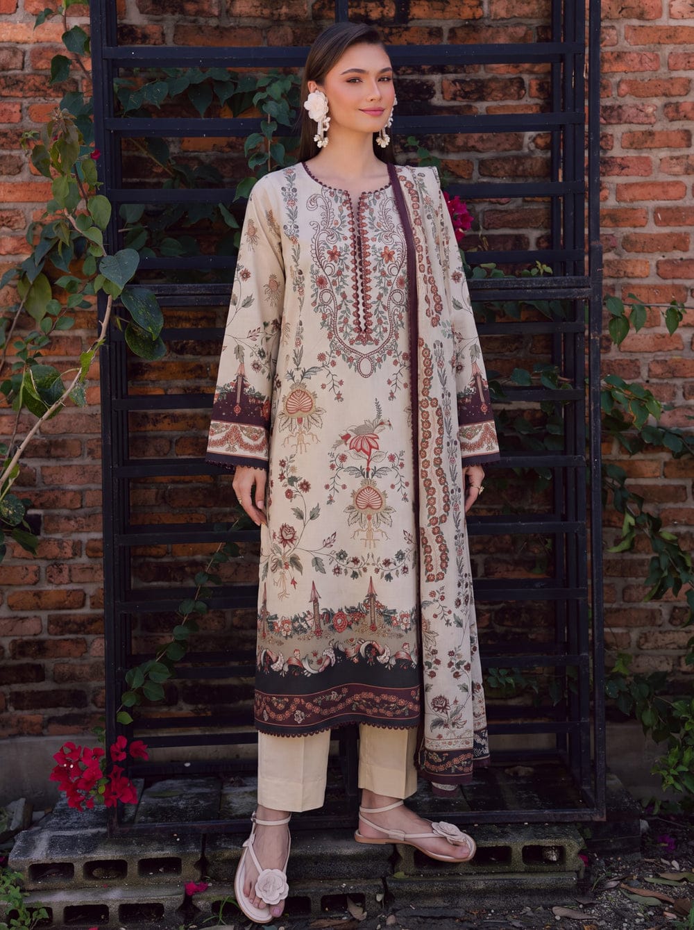 SAFWA PARAHA VOL 44 3 Piece Lawn collection BTM103 - image 1 of 3