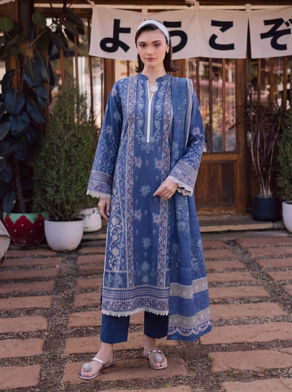 SAFWA PARAHA VOL 44 3 Piece Lawn collection BTM105