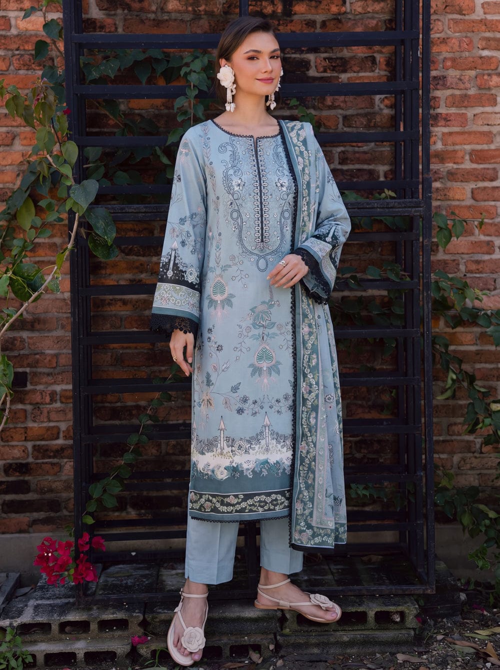 SAFWA PARAHA VOL 44 3 Piece Lawn collection BTM109 - image 1 of 3
